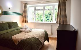 Luxury 2 Bedroom Apartment, Parking, Few Minutes Walk From Wembley Stadium